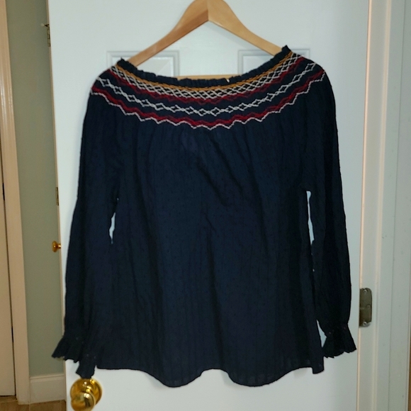 Velvet by Graham & Spencer Trudie Embroidered Smocked Top Size Medium Women's - Picture 9 of 9